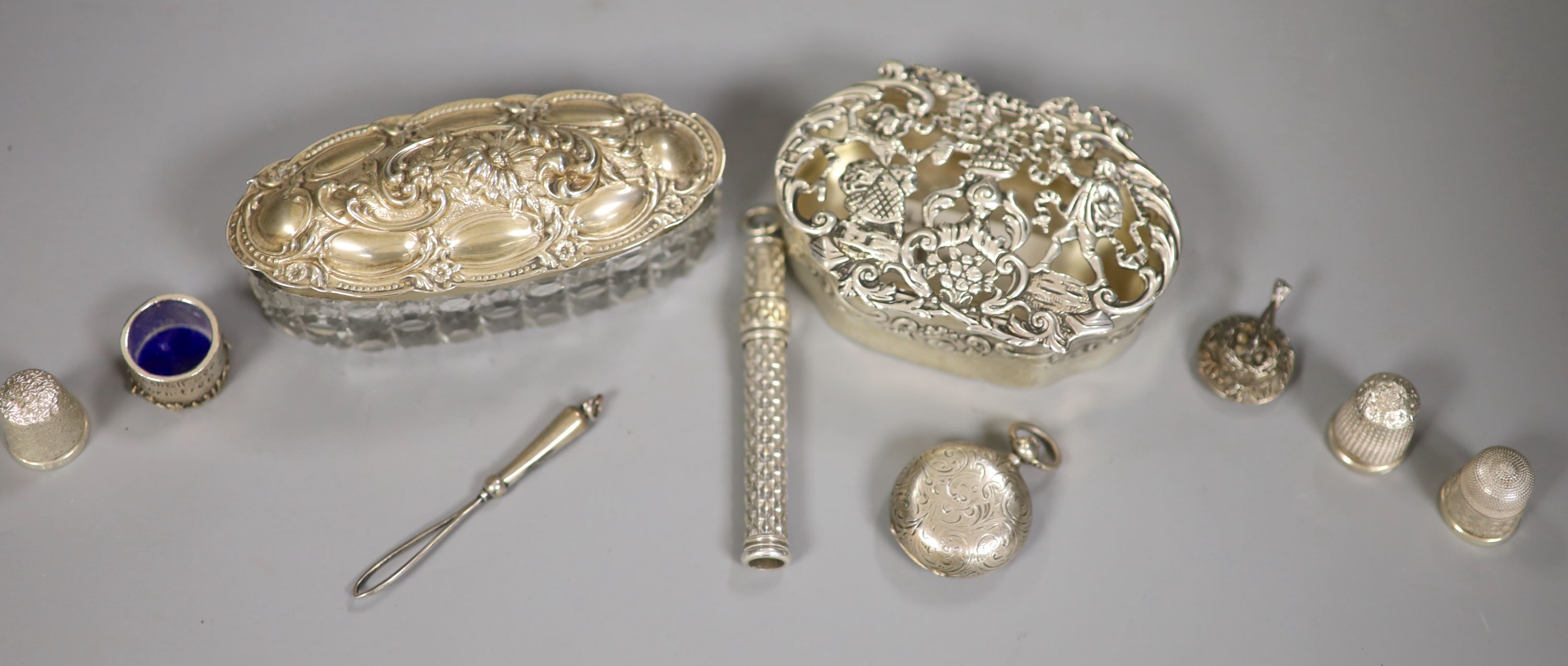 An Edwardian silver sovereign case (a.f.), a telescopic pencil, three thimbles, a late Victorian pierced silver box etc.